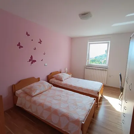 Pocitniska Hisa Kapitanovse * Ajdovščina