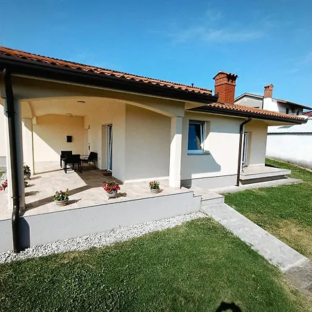 Pocitniska Hisa Kapitanovse 度假居 *