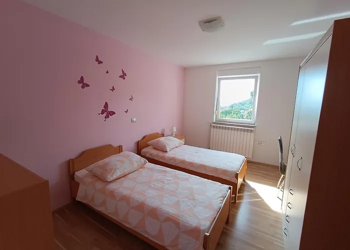 Pocitniska Hisa Kapitanovse * Ajdovščina