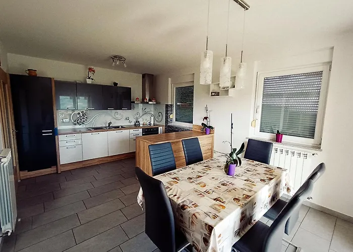 Pocitniska Hisa Kapitanovse 度假居 *