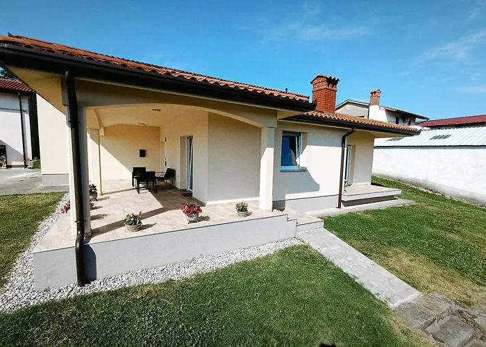 Pocitniska Hisa Kapitanovse 度假居 *